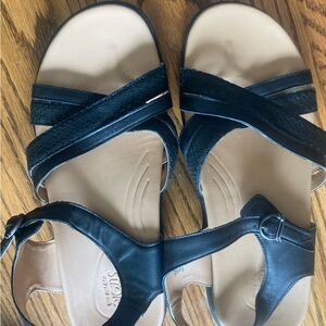 Women’s sz 10 soft stride sandals